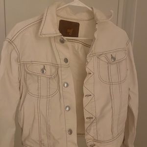Vintage off white jean jacket!